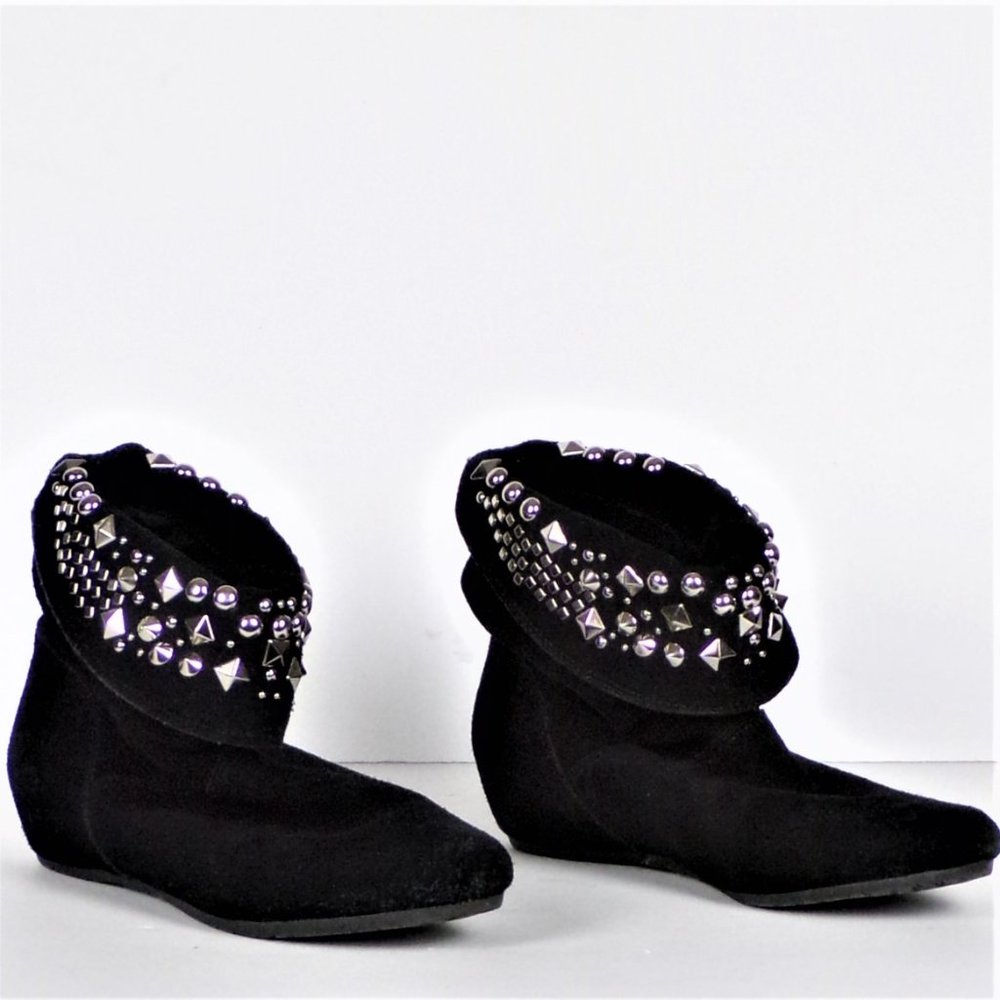 GIANNI BINI size 6.5M black suede low-rise flat-heel slouch boots metal studding